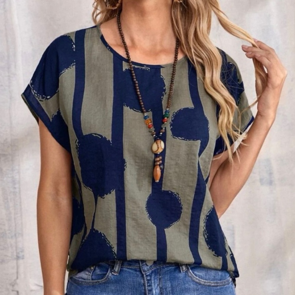 EMERY ROSE Graphic Print Blouse NWOT
